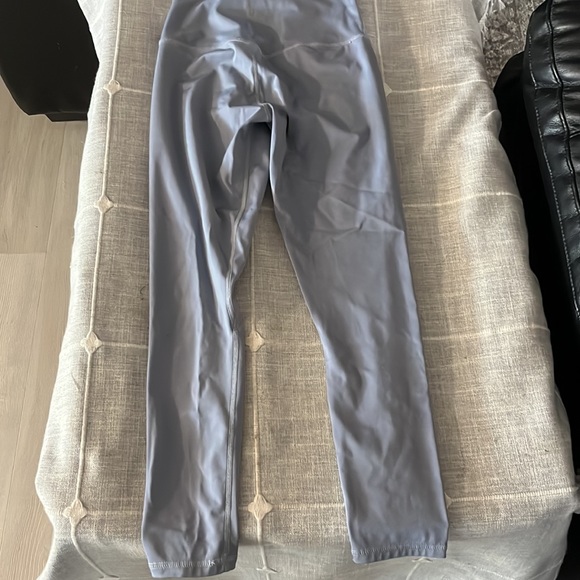 Baby blue lululemon leggings size 2 Aline leggings - Picture 2 of 3